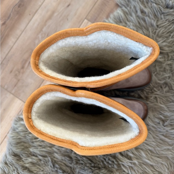 Ulu Caribou Lark Boots, 10 (discontinued) - Picture 2 of 16